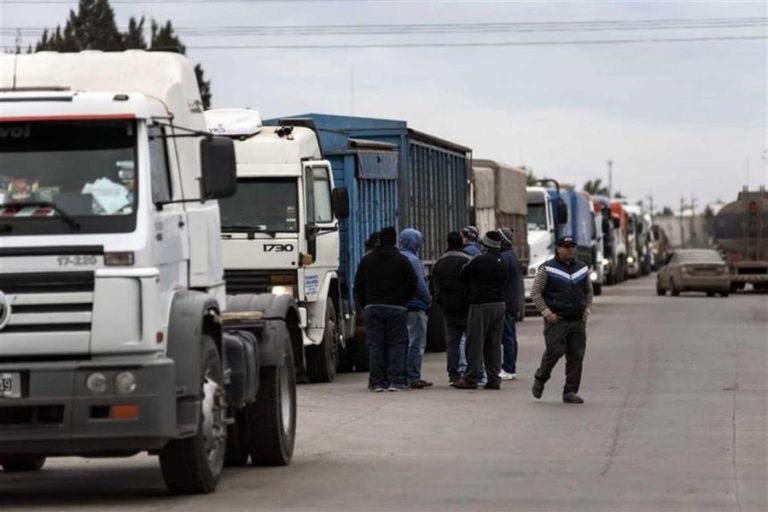 El sábado 1º aumenta el combustible y los transportistas están enojados
