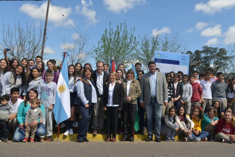 Bordet ratificó el compromiso del Estado con las escuelas rurales