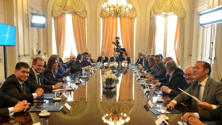 Las metas que establece el pacto fiscal que los gobernadores firmaron con Macri