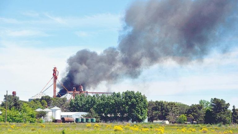 Un incendio de agrotóxicos de la compañía Glencore sobre la localidad del Oeste bonaerense