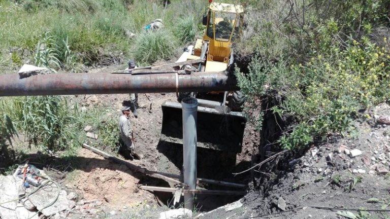 Trabajan en dos obras en calle Los Chañares al final