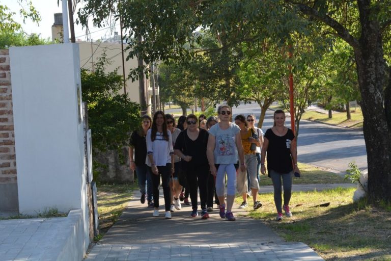 Caminata por la Mujer en Oro Verde