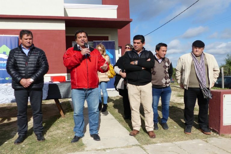 La provincia entregó nuevas viviendas en Colonia Ensayo