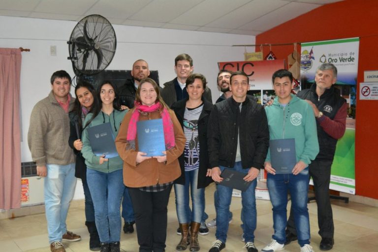 21 nuevos egresados de los talleres de oficios