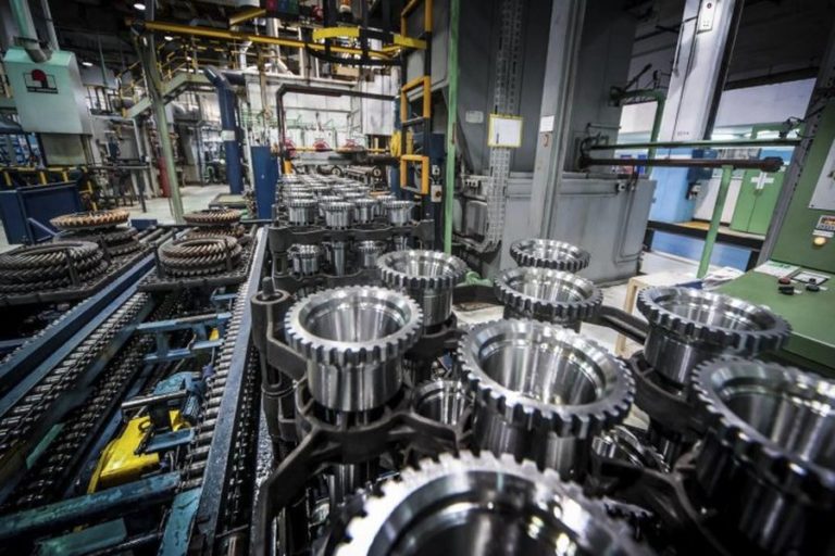 La industria se derrumbó un 14% en marzo