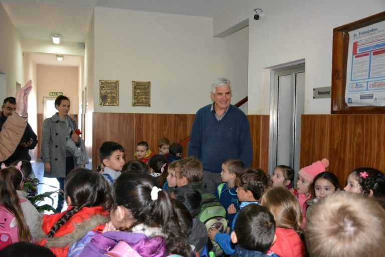Niños y niñas de jardines visitaron la Biblioteca Popular