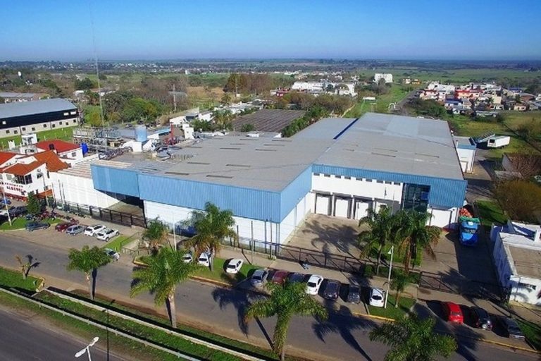 Polémica llegada de trabajadores extranjeros al frigorífico Alberdi