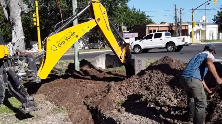 Continúa la gran fuga de agua que afecta el servicio