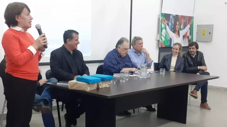 Dirigentes del Frente de Todos presentaron el libro “Objetivo Cristina” en la ciudad de Paraná