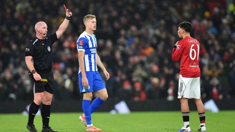 Manchester United pierde a Lacey por doble amarilla en dos minutos: expulsión fulminante