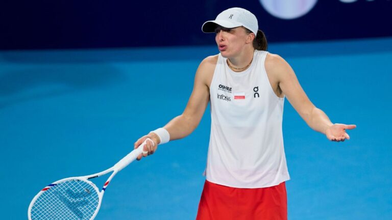 Swiatek Succumbs to Emotional Crisis in United Cup Final Defeat