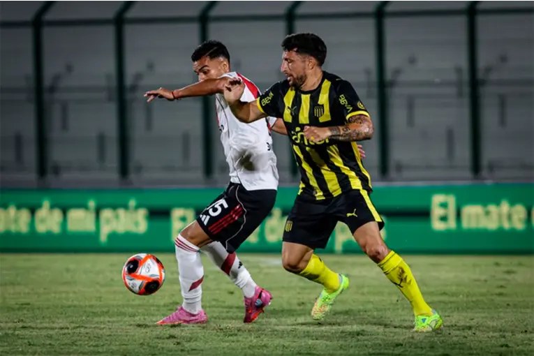 River Plate vence a Peñarol en amistoso uruguayo tras definición por penales