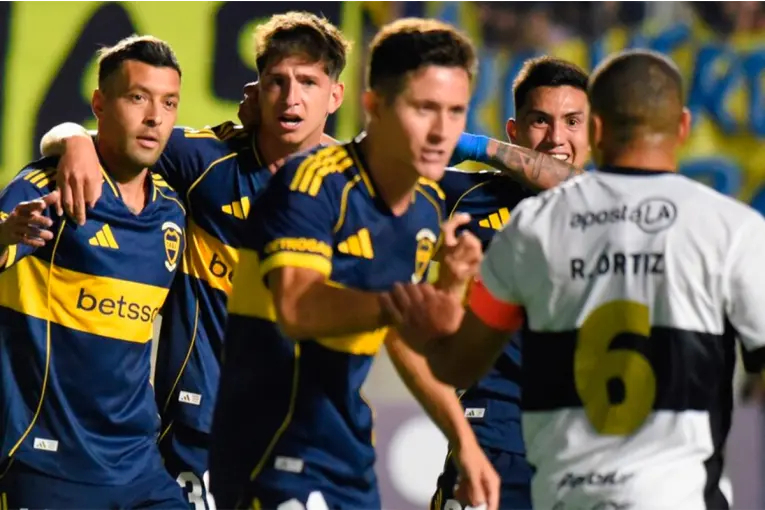 Boca Juniors se impone 2-0 en un partido clave de la liga
