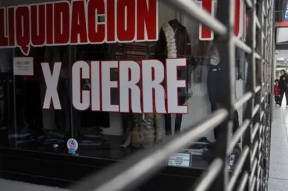 Crisis Comercial: Causas y Estrategias ante la Caída de Ventas y Cierres Masivos