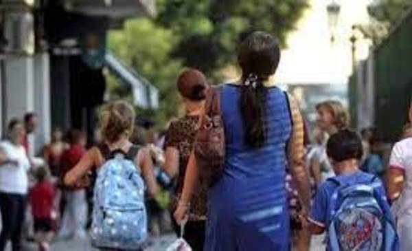 Canasta de crianza supera la inflación oficial en enero: un análisis del costo familiar