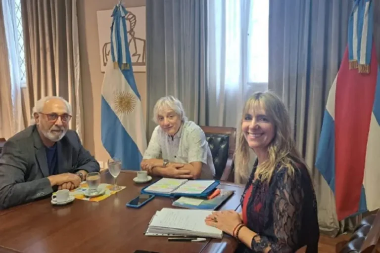 Kovadloff dona obra en homenaje al poeta entrerriano Juan L. Ortiz