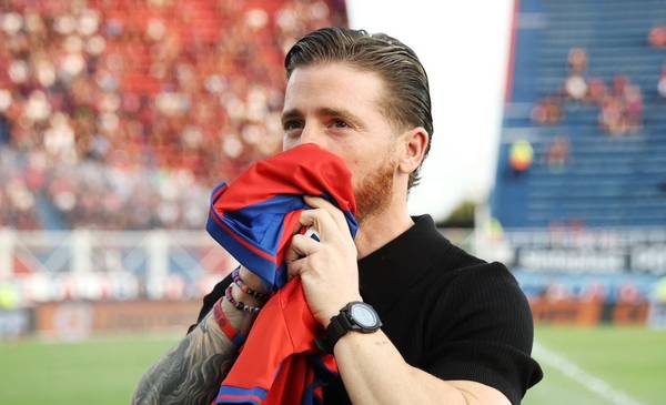 San Lorenzo rinde homenaje a Iker Muniain en su emotiva despedida