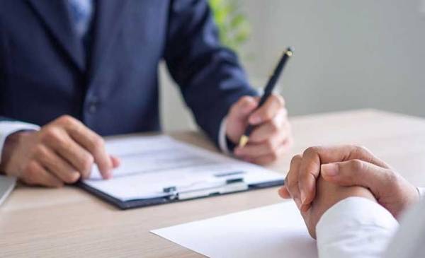 El Gobierno reduce las cotizaciones para facilitar y abaratar los despidos