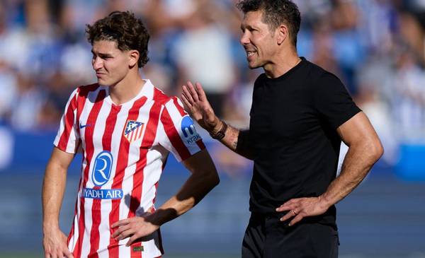 El vano sacrificio de Julián Álvarez por Simeone en el Atlético