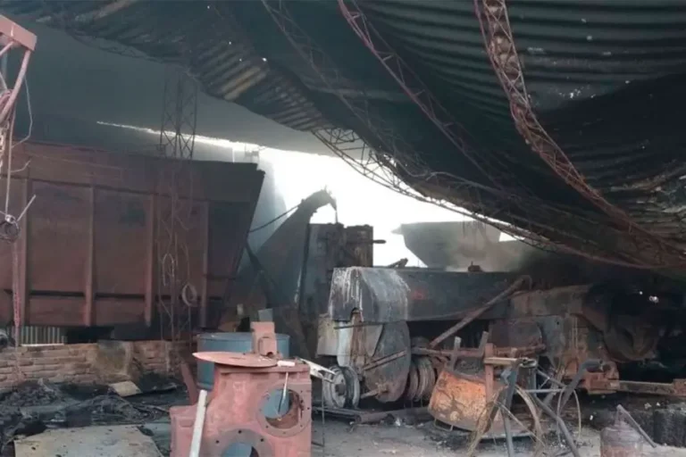 Incendio destruye galpón con fardos y maquinaria agrícola
