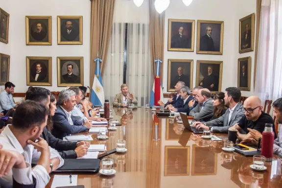 Gabinete prioriza obras viales y políticas de salud mental en reunión clave