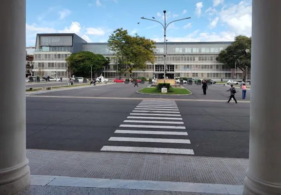 Dos Policías Declarados Culpables por Violación de Menores