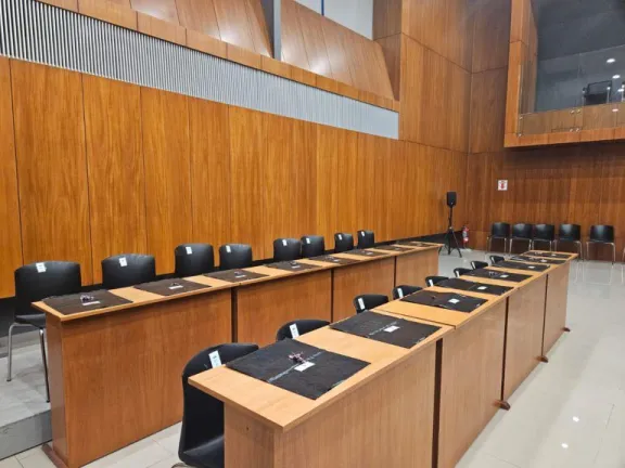 Dos policías enfrentan juicio por presunto abuso sexual