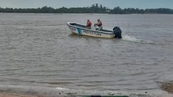 Pescador desaparece en el río Uruguay: Búsqueda en curso