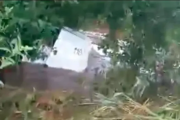 Hombre muere tras ser arrastrado por su auto en un temporal